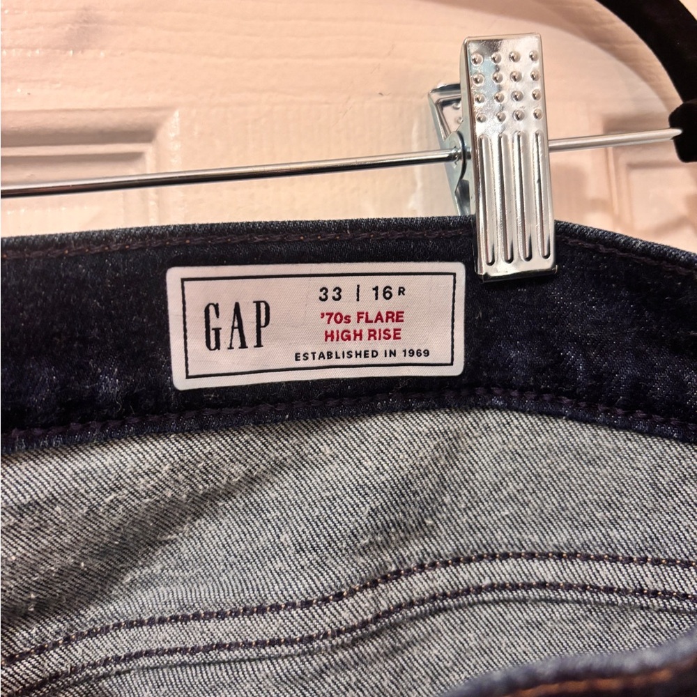 GAP Women’s 70’s High Rise Flare Jeans - Picture 5 of 8
